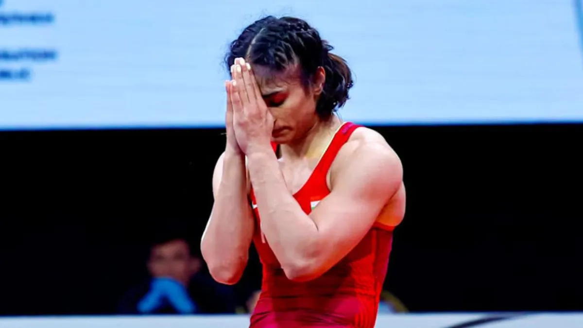vinesh-phogat-paris-olympics-disqualification-can-a-uww-rule-loophole-help-indian-wrestler-claim-silver