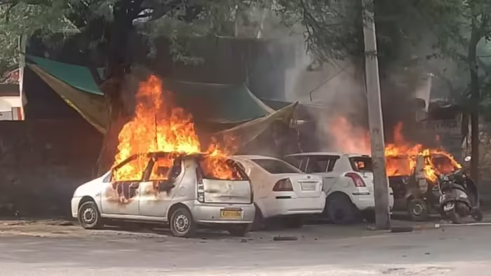 udaipur-violence-student-stabbled-in-school-multiple-vehicle-torched-section-144-imposed-rajasthan-latest-updates