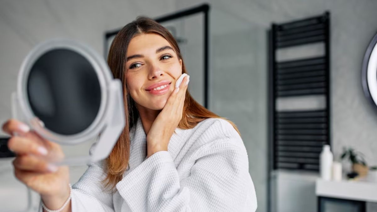 besan-face-packs-achieve-instantly-glowing-skin-by-applying-these-effective-masks-once-a-week