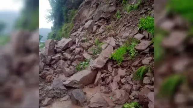 jammu-and-kashmir-weather-heavy-rains-trigger-landslides-and-road-closures-commuters-left-stranded-at-several-places