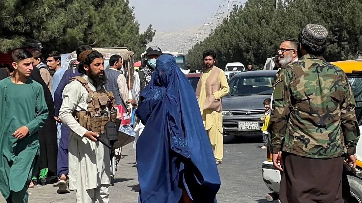 Taliban Mandates HeadtoToe Coverings For Women In Afghanistan, Bans