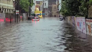 Gujarat Rains: Parts Of Vadodara City Remain Flooded For 2nd Day; Army Called In, Over 5,000 Residents Relocated