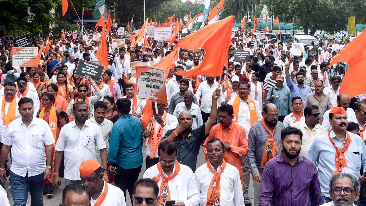 shivaji-statue-collapse-sparks-major-political-row-in-mumbai-uddhav-targets-pm-modi-mahayuti-hits-back-updates