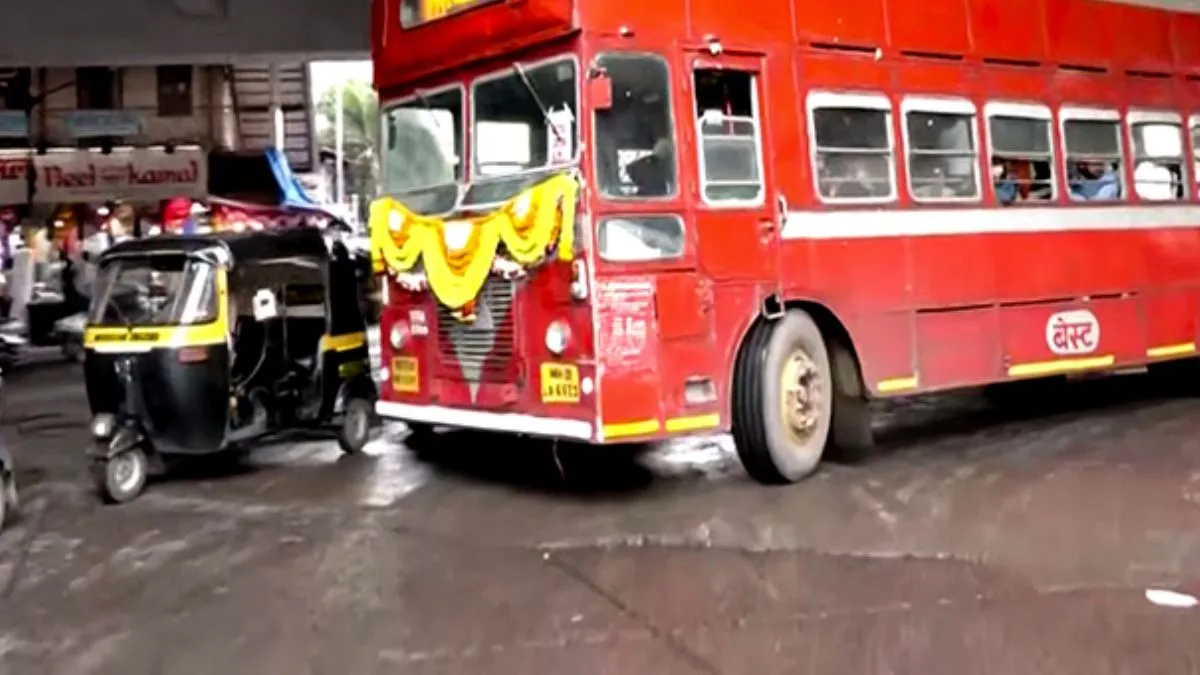 mumbai-9-injured-in-lalbaugh-as-best-bus-loses-control-after-drunk-passenger-seizes-steering-wheel-during-argument