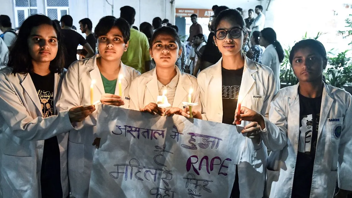 rg-kar-rape-case-protestors-switch-off-lights-gather-for-mass-candle-march-in-kolkata-ima-urges-doctors-to-resume-work-latest-updates