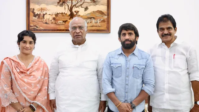 vinesh-phogat-bajrang-punia-congress-joining-indian-railways-job-resignation-haryana-assembly-elections-2024-wrestlers-protest-latest-news
