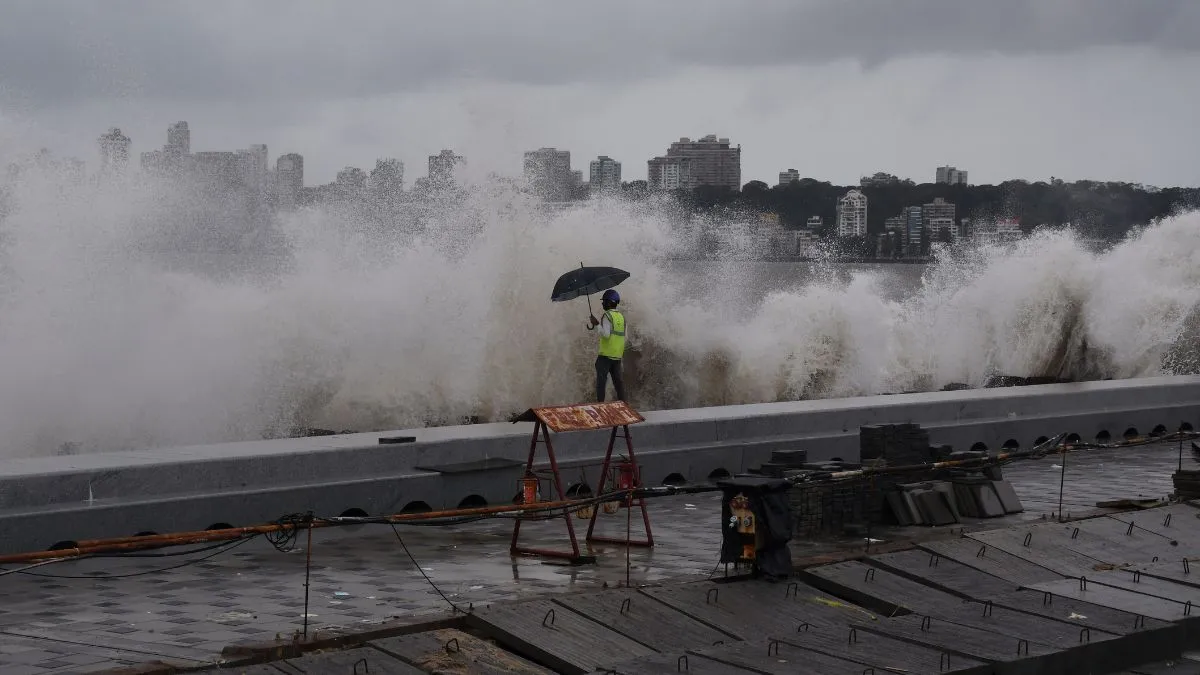 mumbai-weather-cloudy-skies-and-light-rain-expected-high-tides-forecasted-for-today-check-timings