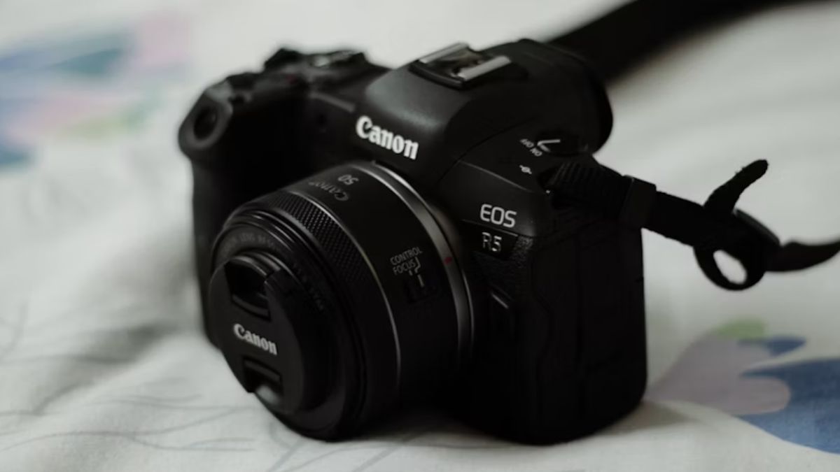 Best Digital Cameras With 24.2 MP Sensor Resolution For Smooth Full HD