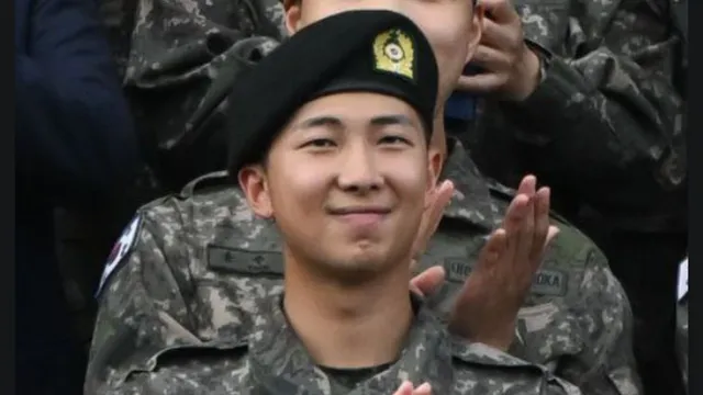 bts-rm-gets-spotted-with-south-korean-president-yoon-during-15th-army-division-visit-fans-react-photos