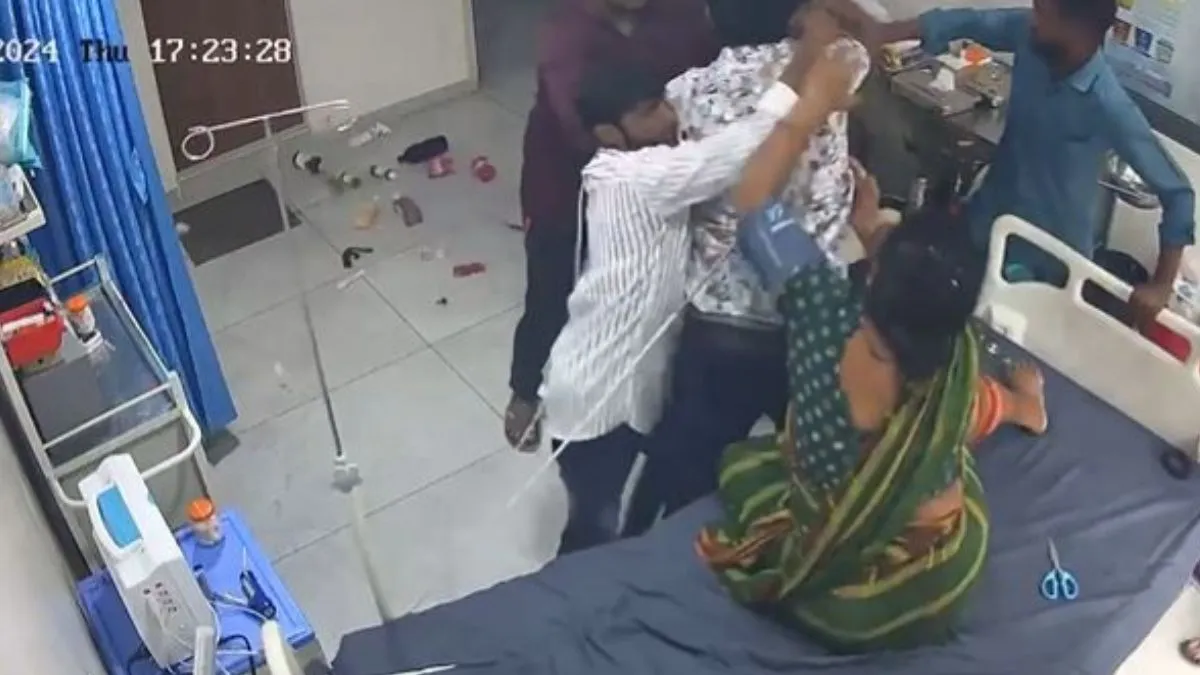 gujarat-doctor-assaulted-for-asking-to-remove-slippers-before-entering-emergency-ward-watch