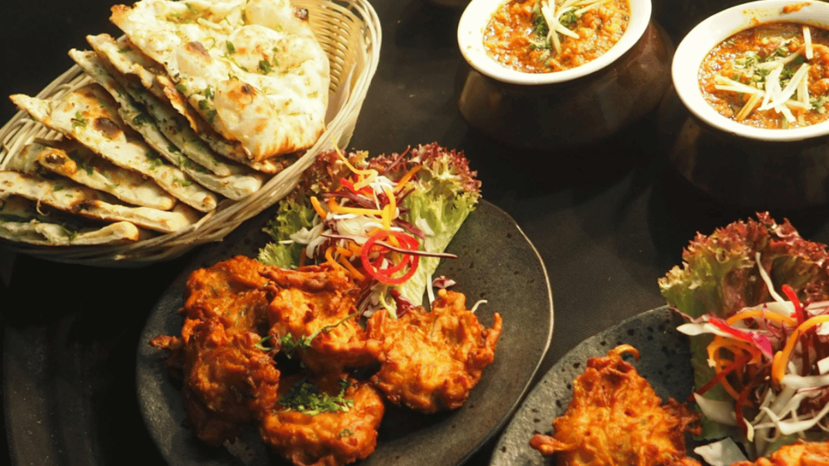 foreign-man-x-post-lauding-indian-food-goes-viral-results-in-ugly-debate-between-desis-and-other-foreigners