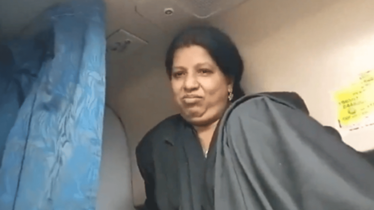 viral-video-ticketless-lawyer-aggressively-argues-with-tte-in-ac-train-coach-attacks-tte-after-deboarding