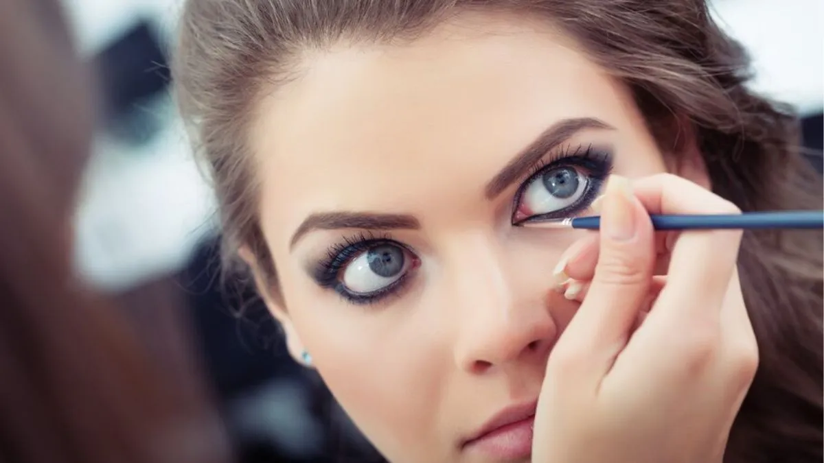 5-lesser-known-side-effects-of-wearing-kajal-the-whole-day
