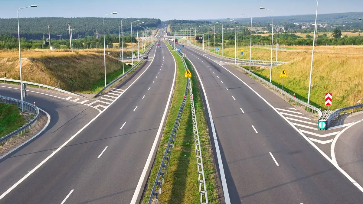 relief-for-delhinoida-commuters-new-highway-to-come-up-soon-between-okhla-barrageyamuna-expressway-to-ease-traffic