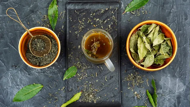 5-advantages-of-drinking-bay-leaves-water-on-an-empty-stomach-every-morning