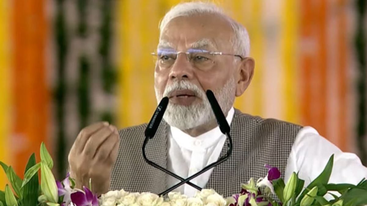 insults-indian-on-foreign-land-run-by-urban-naxals-pm-modi-hits-out-at-congress-in-wardha
