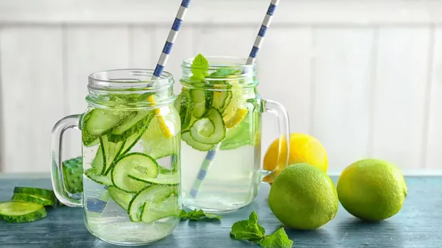 benefits-of-soaked-mint-leaves-water-heres-why-you-should-begin-your-day-by-consuming-this-detox-drink