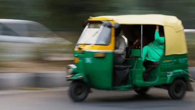 peak-bangalore-moment-bengaluru-auto-driver-replaces-rickshaw-seat-with-comfortable-office-chair