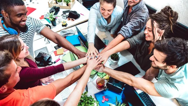 keep-these-5-things-in-your-mind-before-making-office-colleagues-your-friends