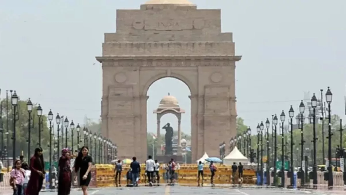 delhi-weather-update-imd-forecasts-light-rain-in-national-capital-till-september-28-max-temp-likely-to-fall