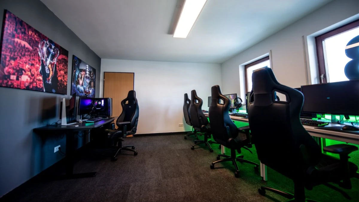 Best Gaming Chair Under 10000 With Footrest And Better Back Support