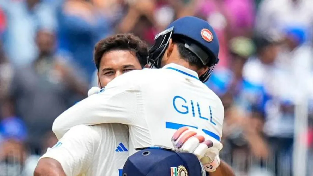rishabh-pant-bowls-spin-to-shubman-gill-at-nets-in-kanpur-says-kya-tagdi-practice-karwaayi-watch