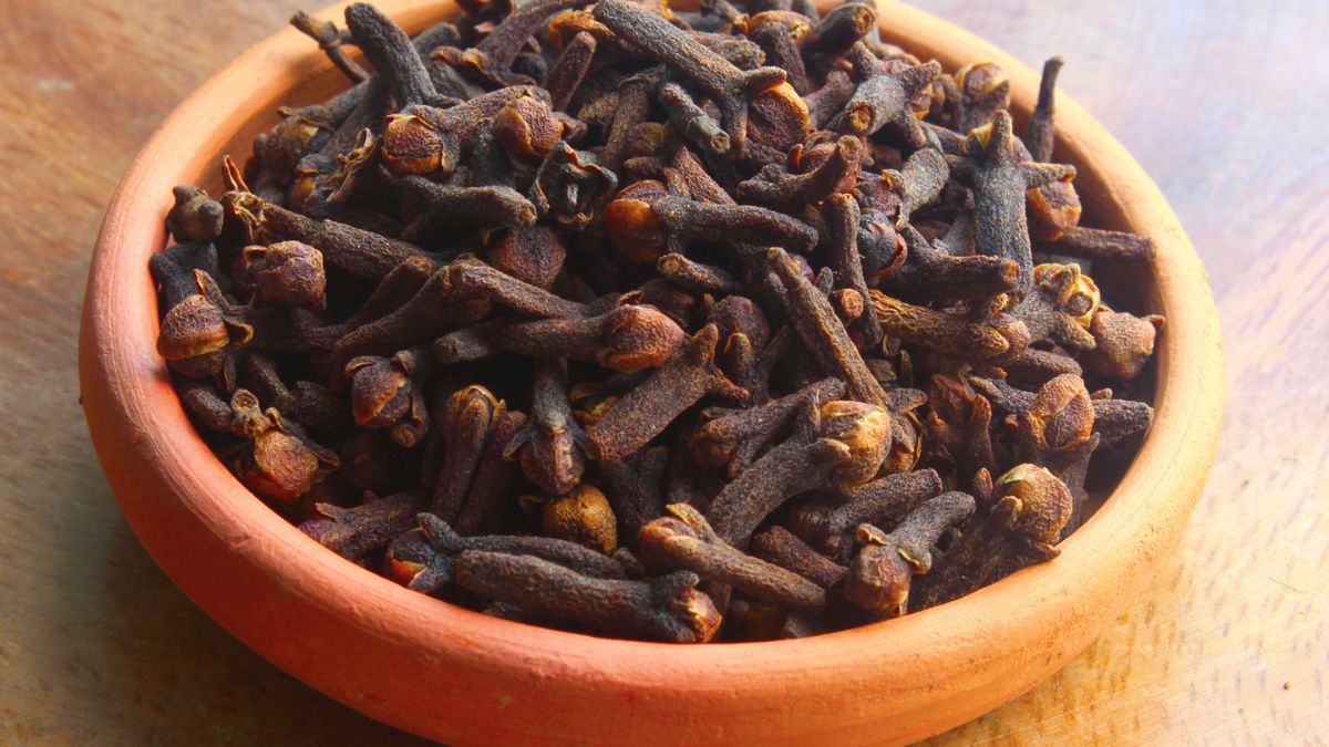 Explore 5 Surprising Benefits Of Drinking Clove Water In Morning