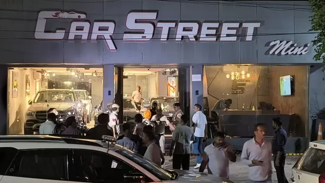 delhi-firing-shooting-at-car-showroom-in-naraina-several-rounds-fired