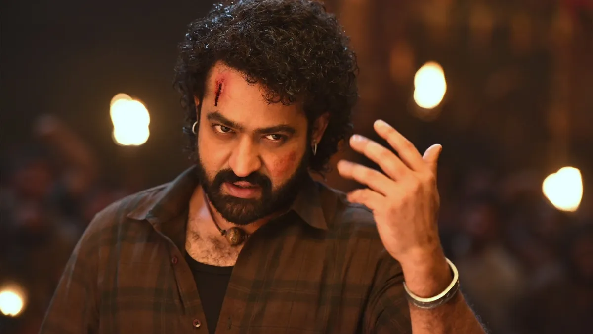 devara-box-office-collection-day-1-bumper-opening-for-jr-ntr-janhvi-kapoor-movie-eyes-rs-150-crore-worldwide