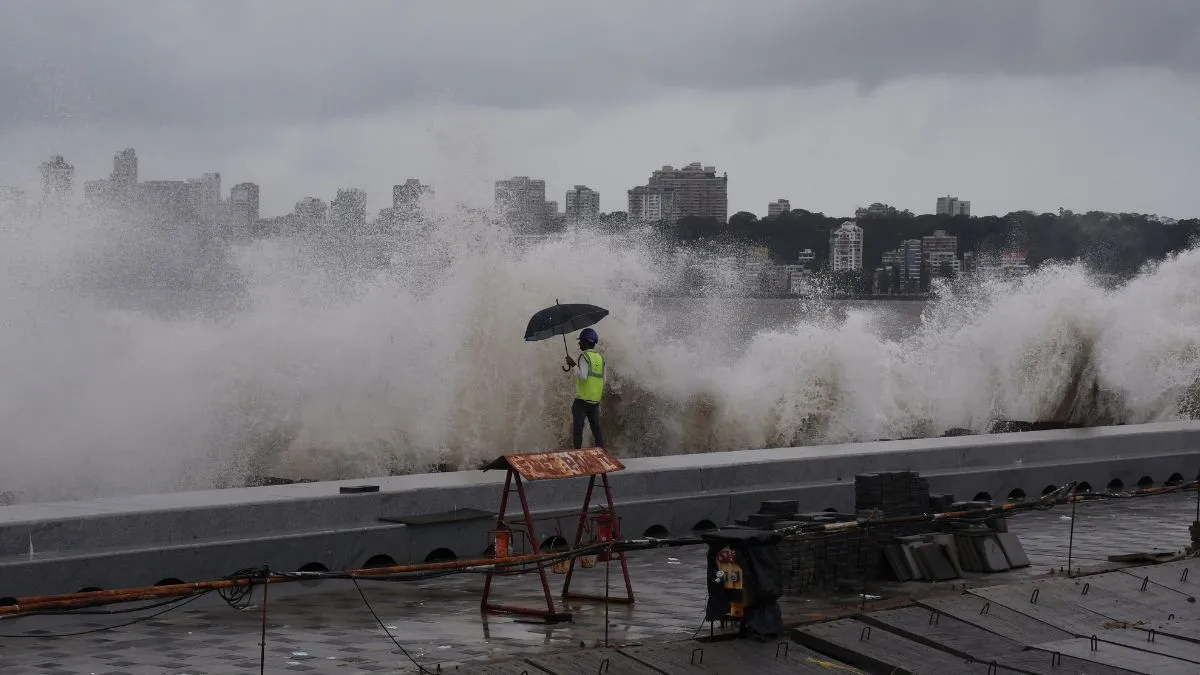 mumbai-weather-high-tide-alert-issued-amid-continuous-rains-yellow-alert-issued-for-5-districts