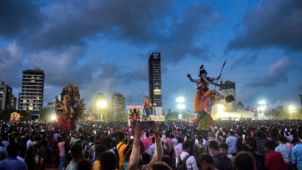 mumbai-on-alert-agencies-flag-terror-threat-in-city-police-ramp-up-security-at-crowded-places