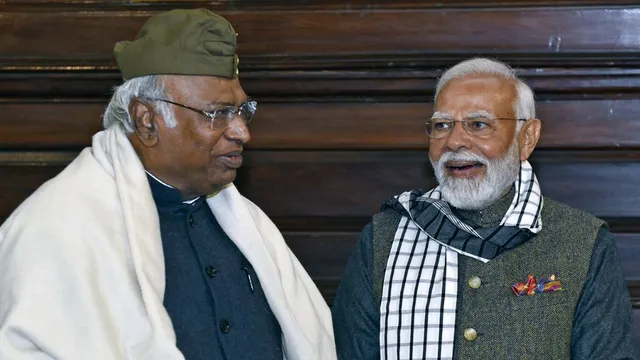 pm-modi-dials-mallikarjun-kharge-after-congress-president-falls-ill-at-poll-rally-in-jammukashmir
