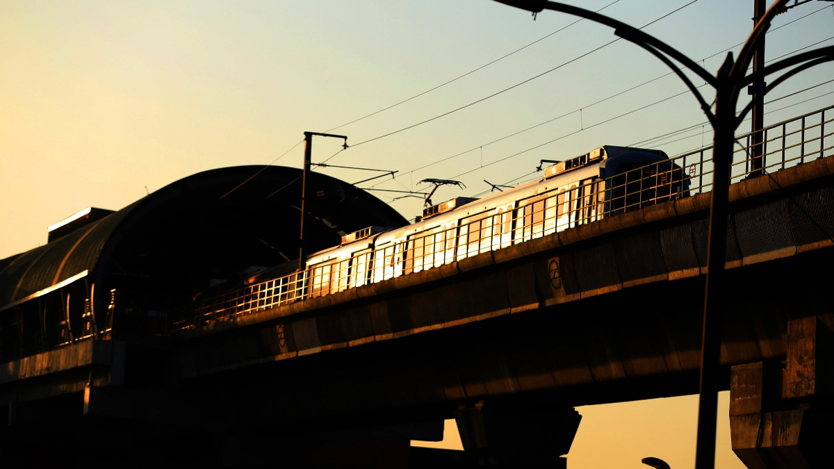 Durga Puja 2024 Kolkata Metro To Run Post Midnight From Saptami To