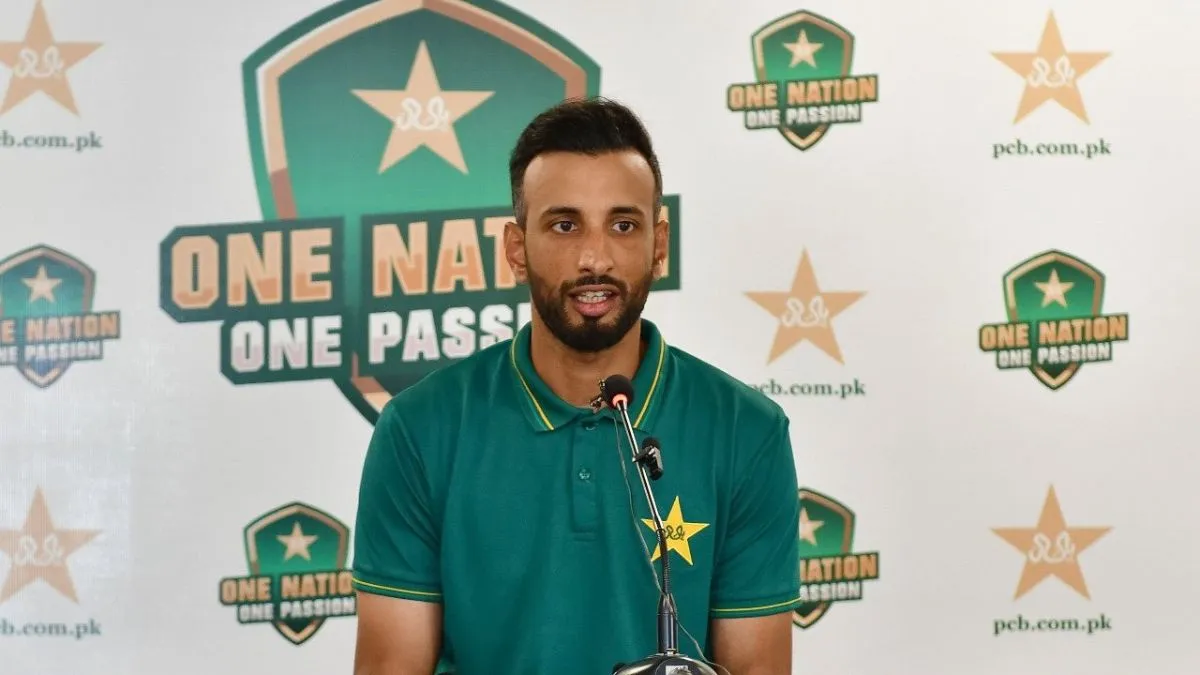 pakistan-media-hits-shan-masood-with-selfrespect-question-in-awkward-press-conference-khuddari-nahi-aati-ki-haar-gaye-watch