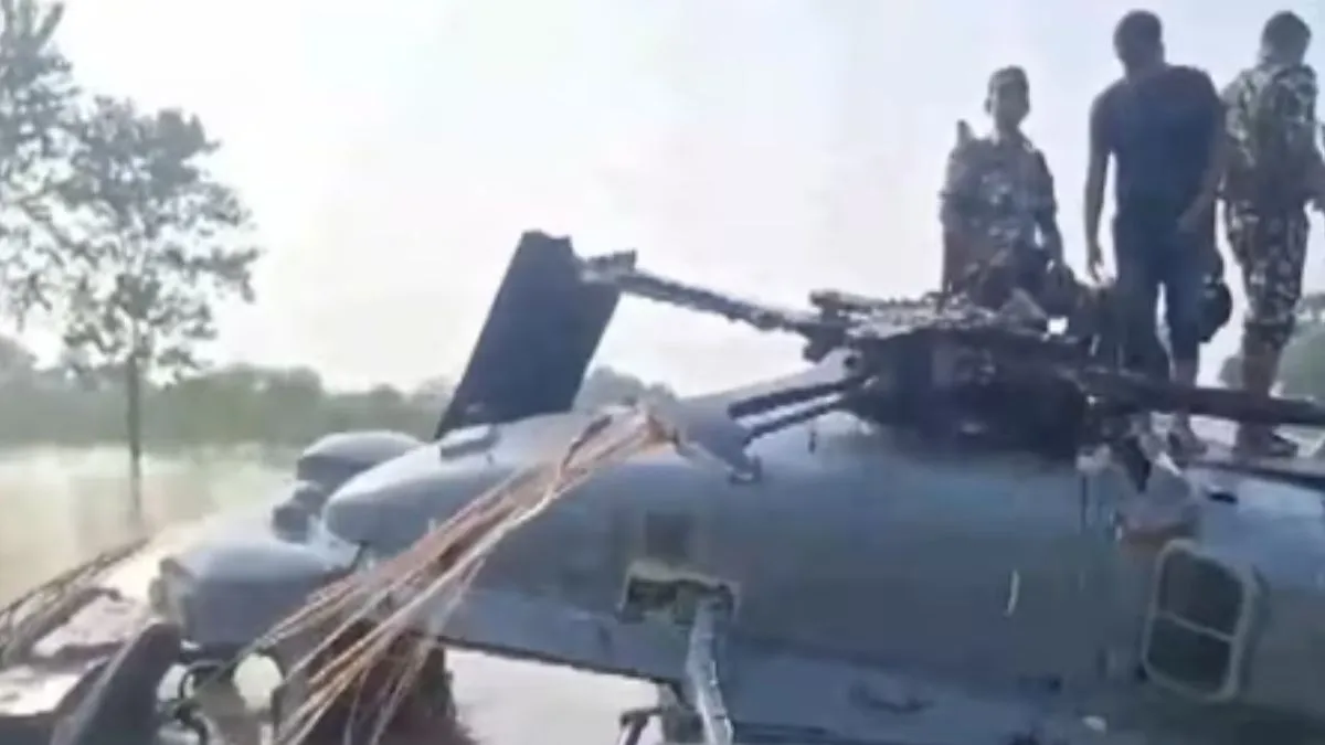 bihar-iaf-chopper-makes-emergency-landing-on-water-amid-flood-relief-duty