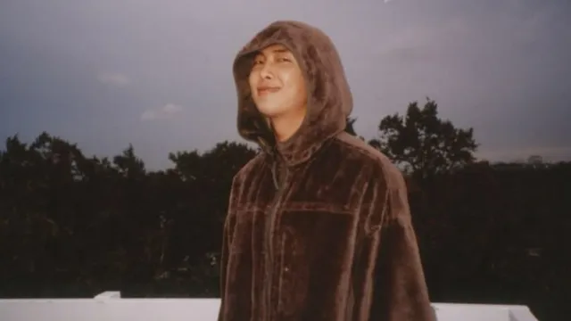 bts-rm-sends-heartfelt-gift-to-fans-attending-his-solo-documentary-premiere-at-busan-film-festival