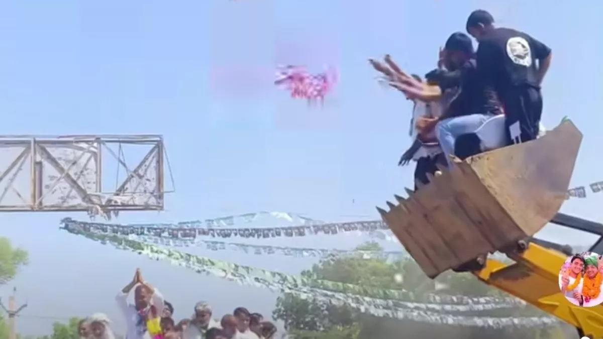 haryana-assembly-polls-2024-cash-showered-from-bulldozer-during-inld-candidates-campaign-in-nuh-video-goes-viral
