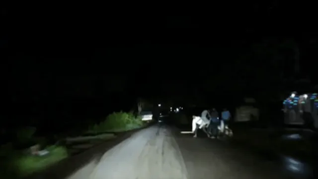 car-dash-cam-video-shows-pune-family-getting-attacked-by-miscreants-on-road-furious-netizens-demand-action