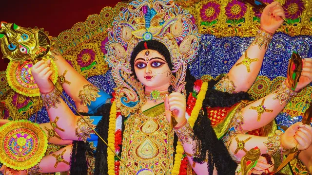 shardiya-navratri-2024-7-auspicious-things-to-donate-during-navratri-to-eradicate-financial-problems