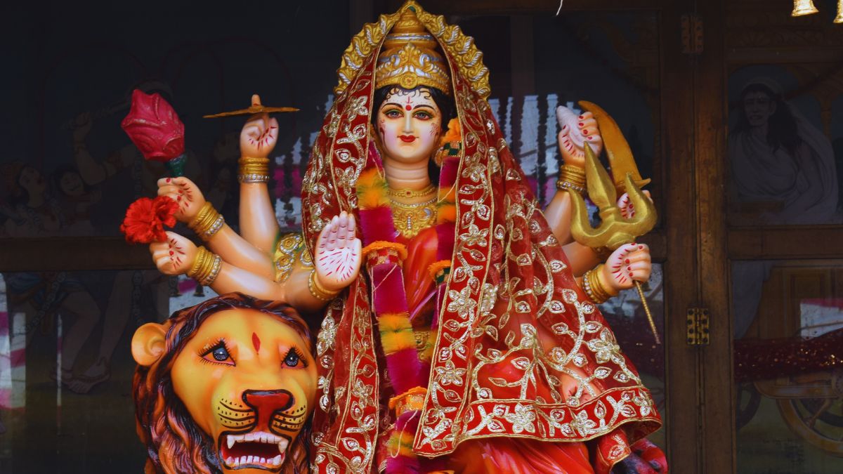 shardiya-navratri-2024-things-to-donate