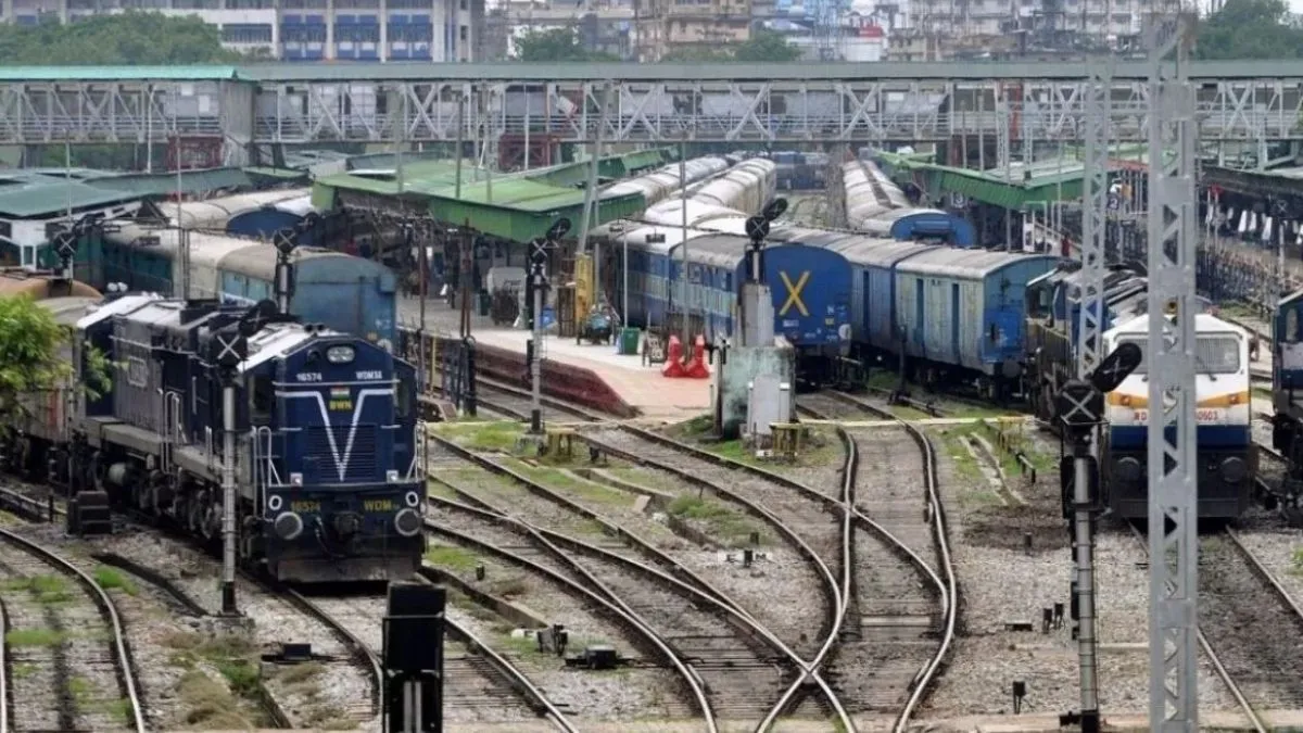 festival-special-trains-2024-railways-to-operate-nearly-3000-diwali-chhath-puja-special-trains-status-irctc-updates