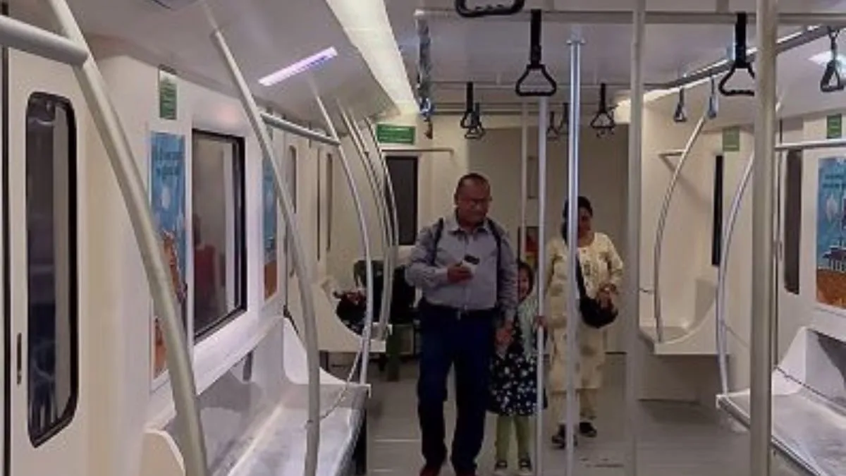 kolkatas-metro-themed-durga-puja-pandal-adds-twist-to-tradition-netizens-say-bengalis-can-make-anything-watch