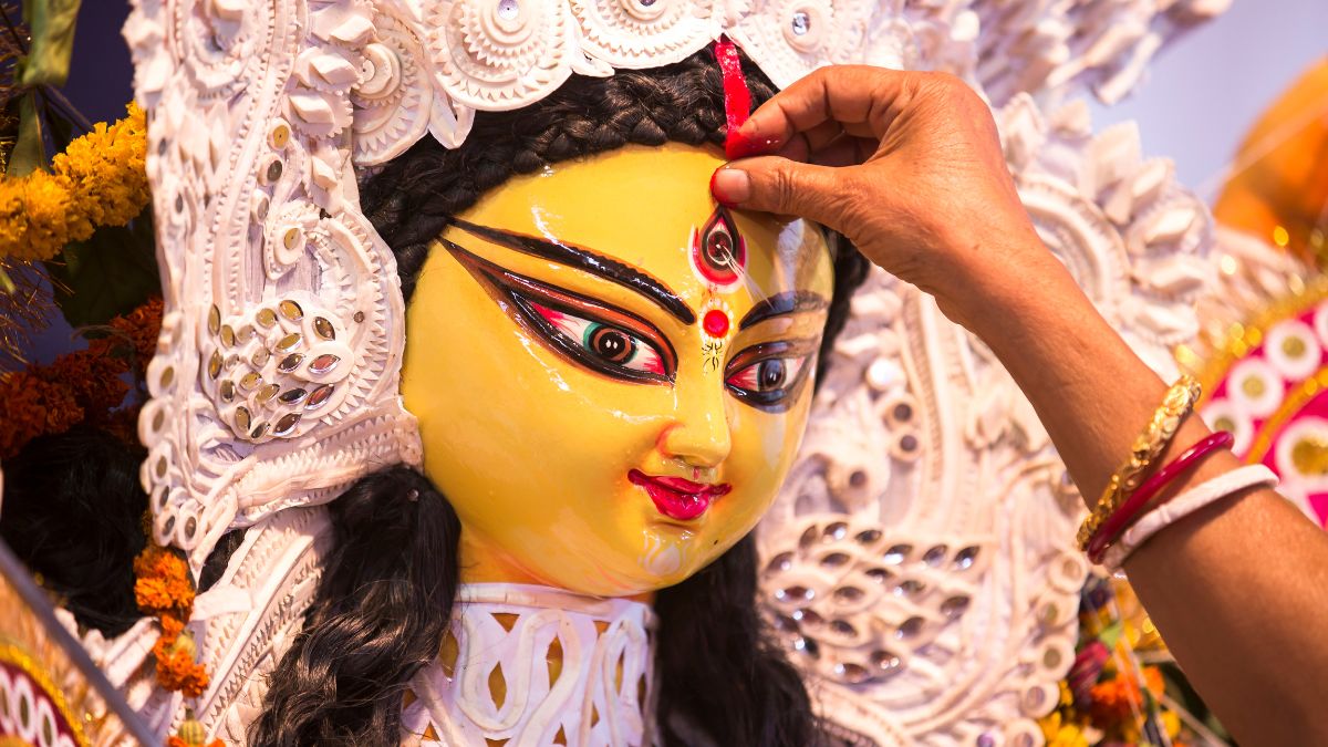 sindoor khela on durga puja (1)