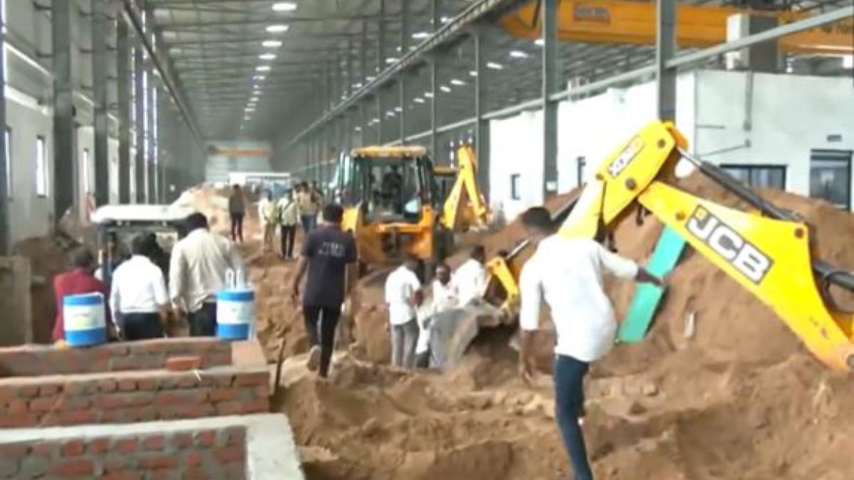 gujarat-six-workers-killed-in-wall-collapse-incident-at-construction-site-in-mehsana-rescue-operation-underway
