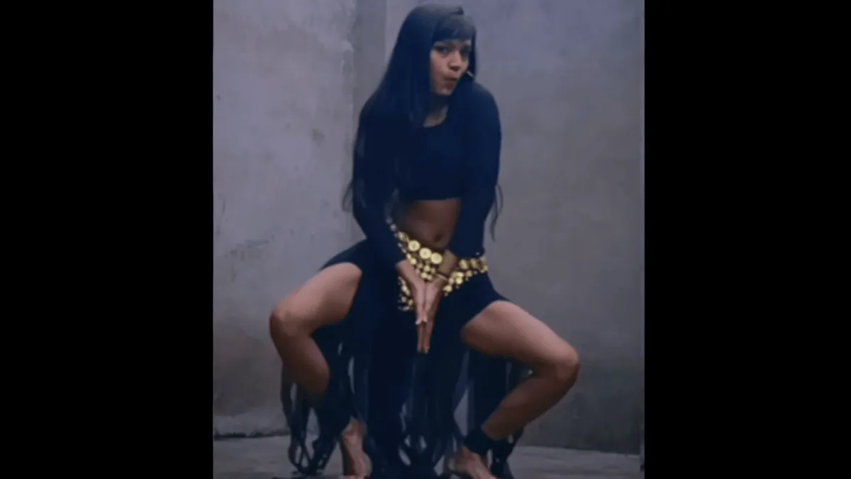 viral-video-girl-sexy-belly-dance-on-tripti-dimri-mere-mehboob-wins-internet-approval-netizens-call-it-better-than-original