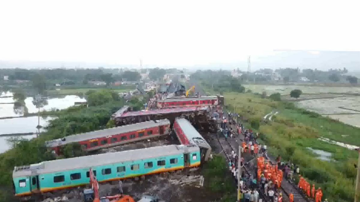 tamil-nadu-train-accident-drone-visuals-12-coaches-mysurudarbhanga-express-chennai-19-injuries-no-deaths-updates