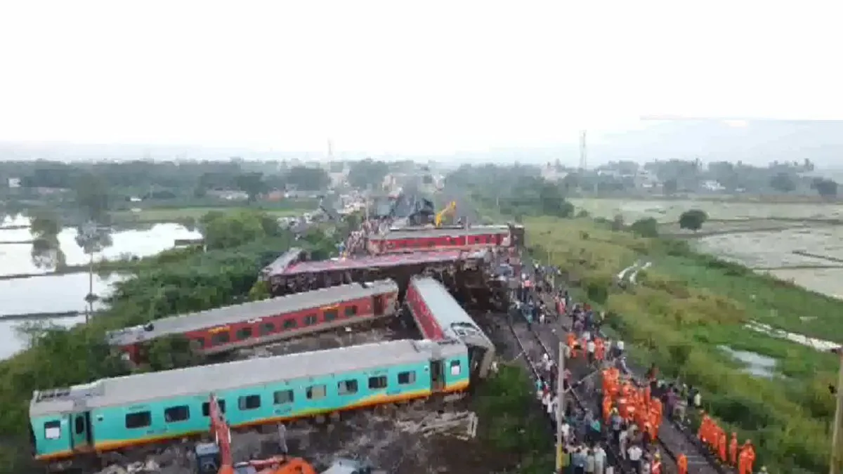 tamil-nadu-train-accident-drone-visuals-12-coaches-mysurudarbhanga-express-chennai-19-injuries-no-deaths-updates