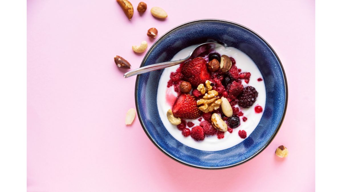 greek-yoghurt-with-berries