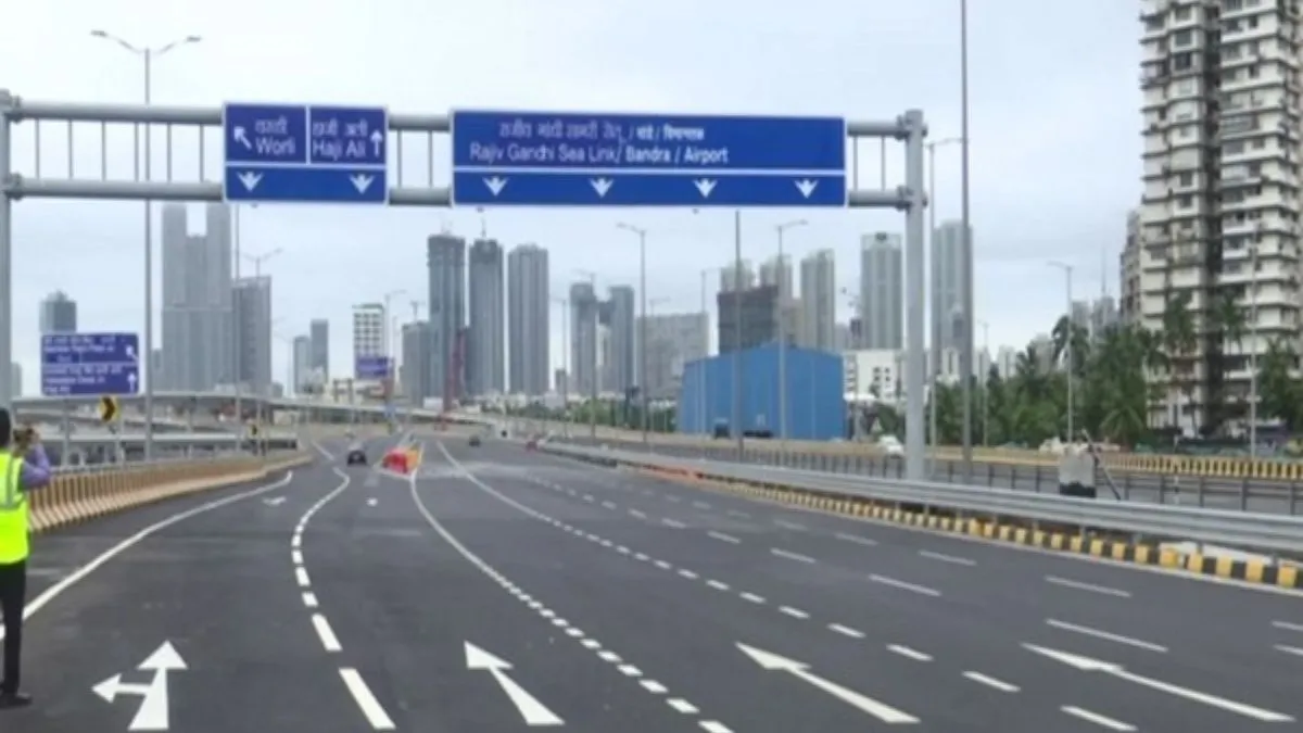 mumbai-toll-tax-exemption-no-entry-fee-for-light-motor-vehicles-at-all-five-entry-points-in-mumbai-announces-cm-shinde-maharashtra-assembly-polls-toll-nakas
