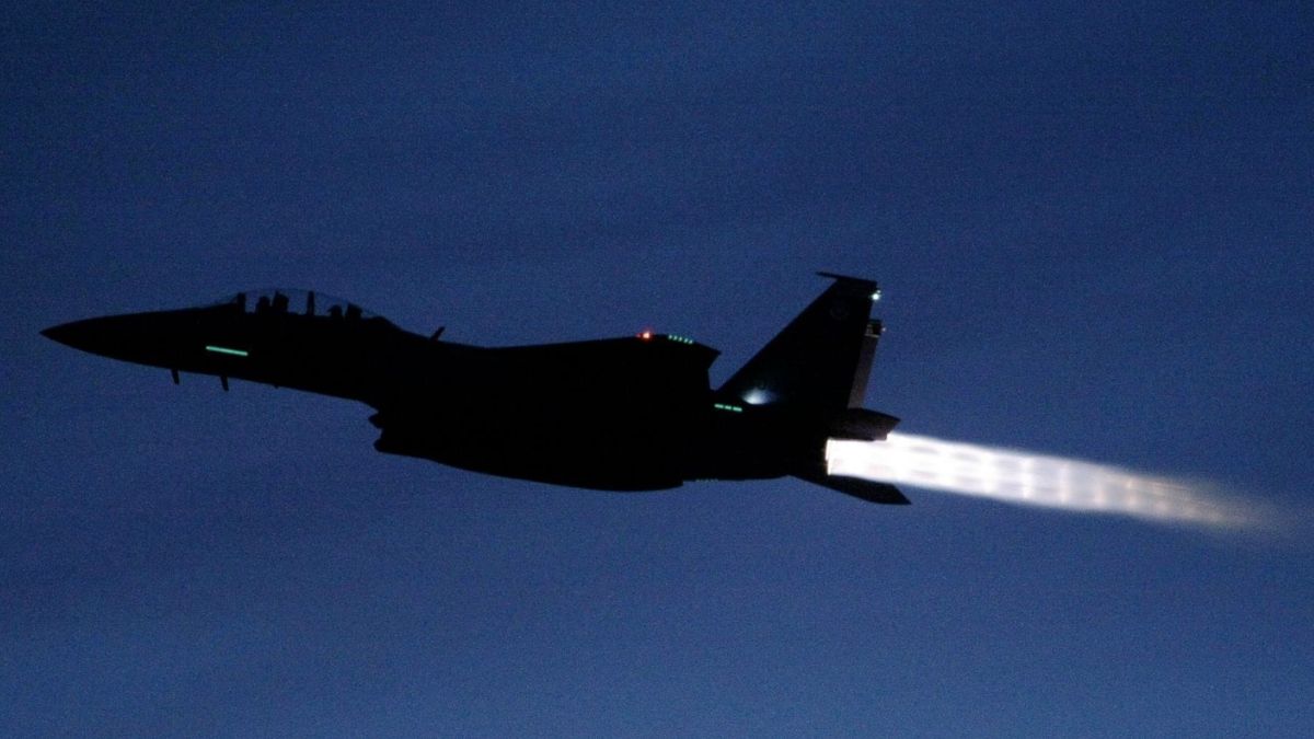 singapore-deploys-scramble-fighter-jets-to-escort-air-india-express-aircraft-after-flight-receives-bomb-threat